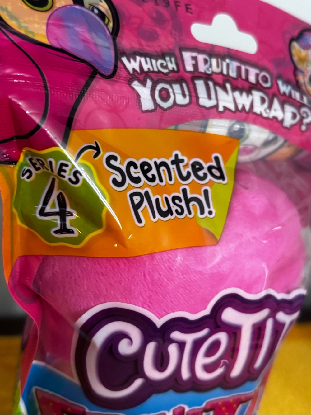 Cutetitos Fruittitos Series 4 Scented Plush Mystery Fruit Wraps NEW - Picture 3 of 4